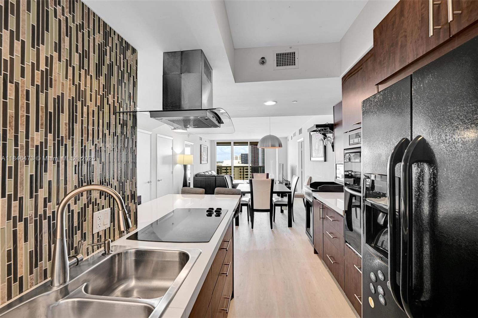 Ver detalles 1907 3 / 3 1571 sq. ft. $ 2025-07-24 0 foto