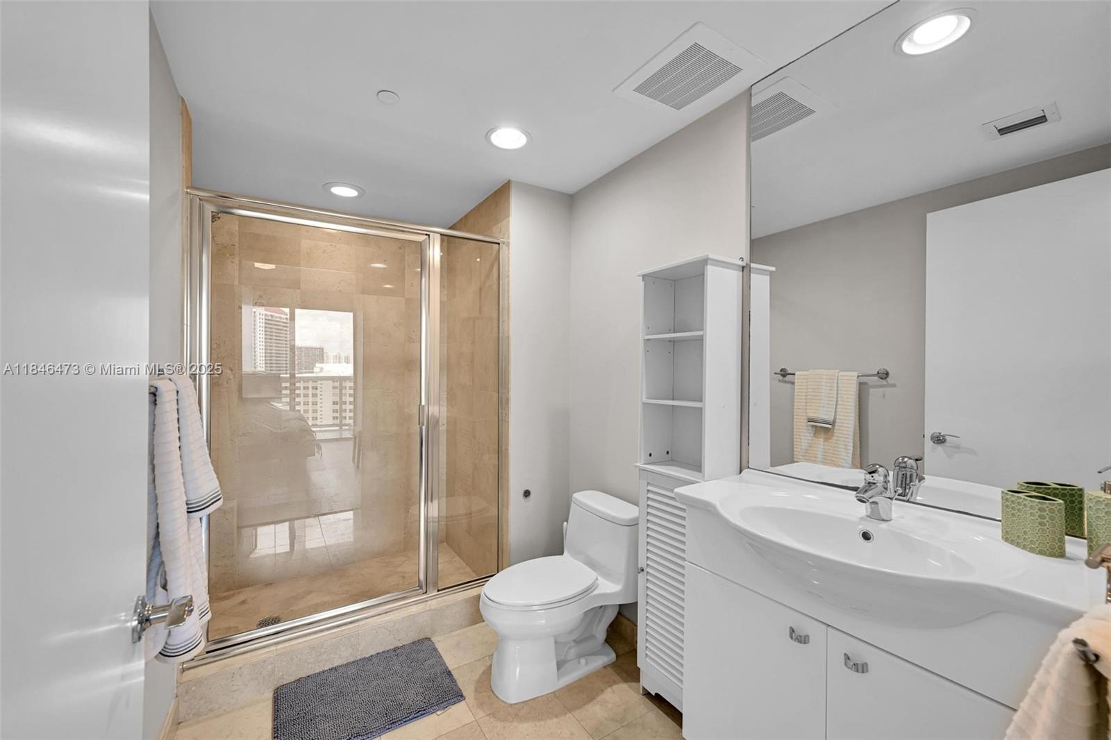Ver detalles 1907 3 / 3 1571 sq. ft. $ 2025-07-24 0 foto
