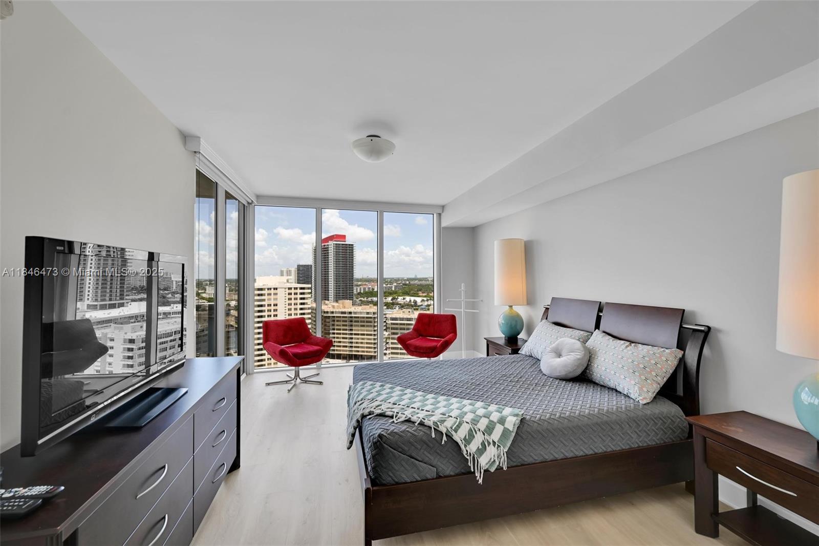 Ver detalles 1907 3 / 3 1571 sq. ft. $ 2025-07-24 0 foto