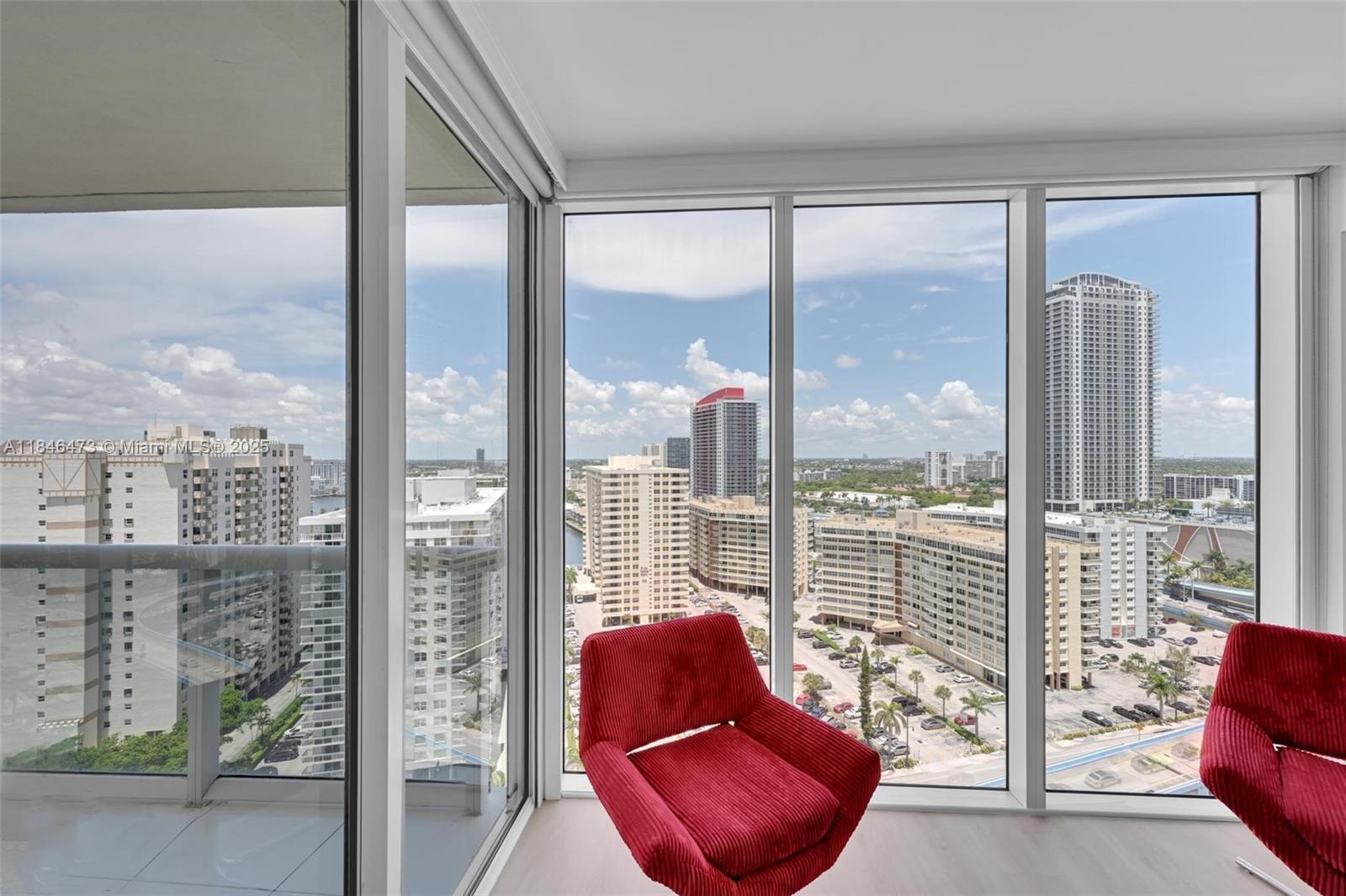 Ver detalles 1907 3 / 3 1571 sq. ft. $ 2025-07-24 0 foto