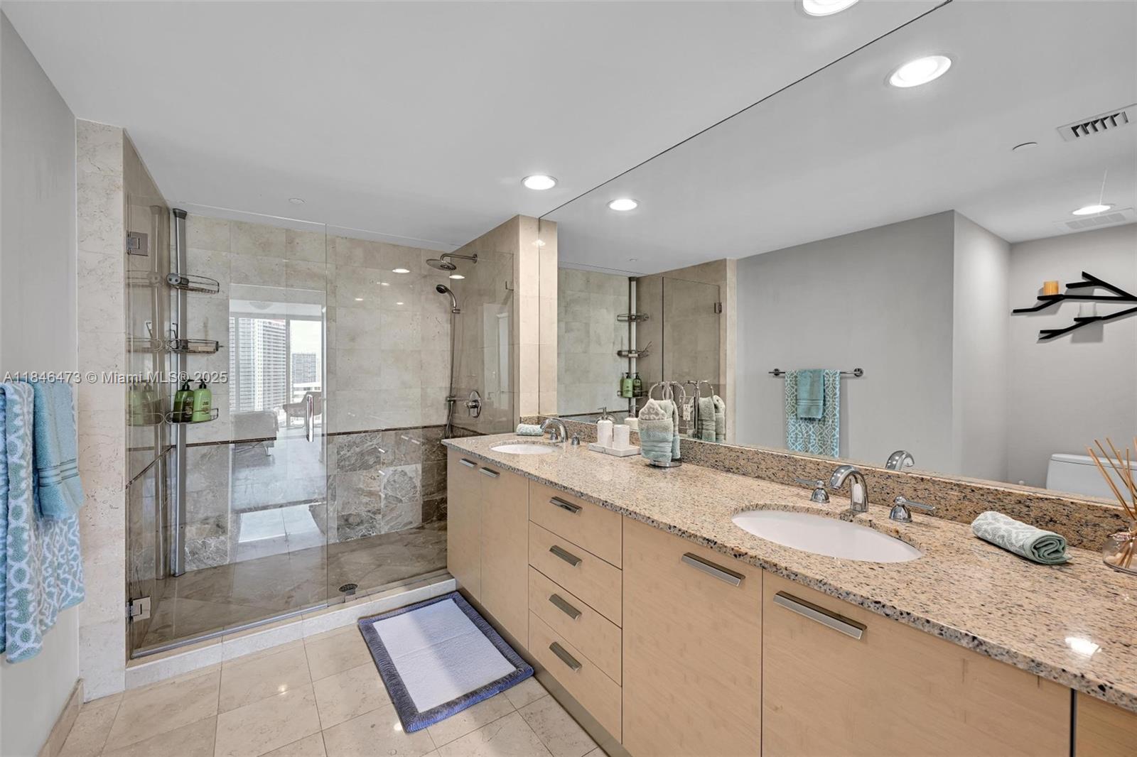 Ver detalles 1907 3 / 3 1571 sq. ft. $ 2025-07-24 0 foto