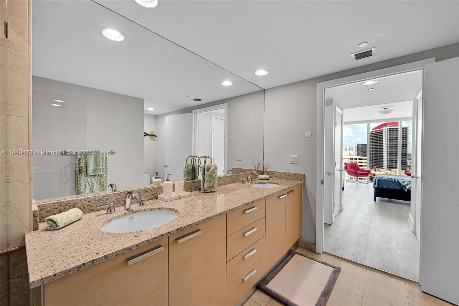 Ver detalles 1907 3 / 3 1571 sq. ft. $ 2025-07-24 0 foto