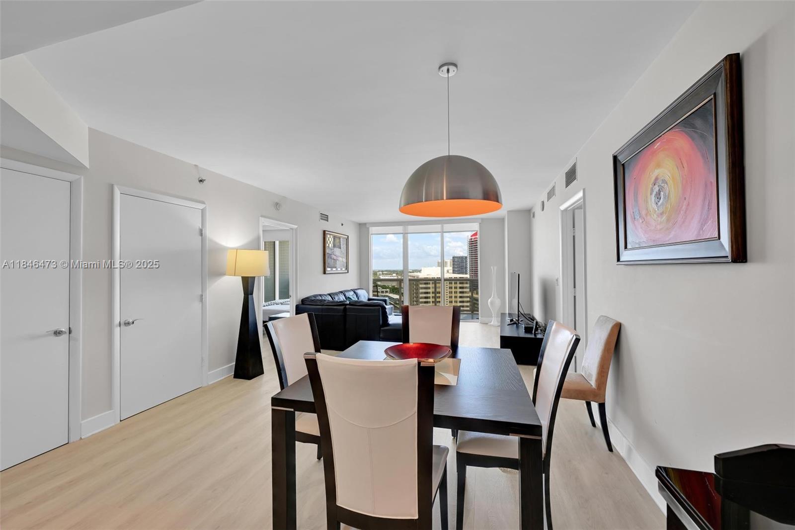 Ver detalles 1907 3 / 3 1571 sq. ft. $ 2025-07-24 0 foto