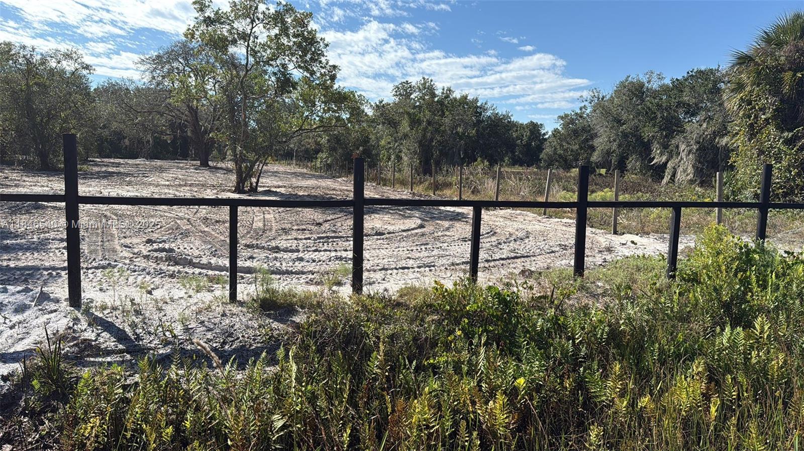   /   кв.футов $ 2025-07-24 0 Фото