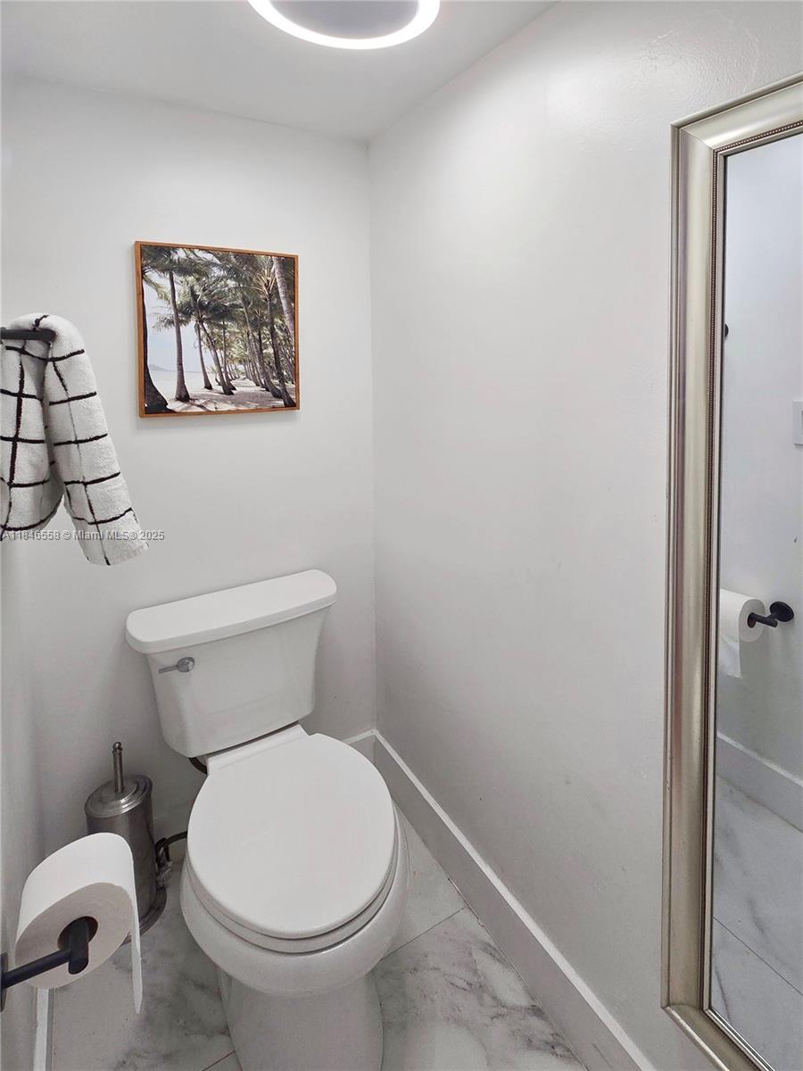 Photo of 20466 34th Ct  (20466), Aventura, Florida, 33180 - half bathroom