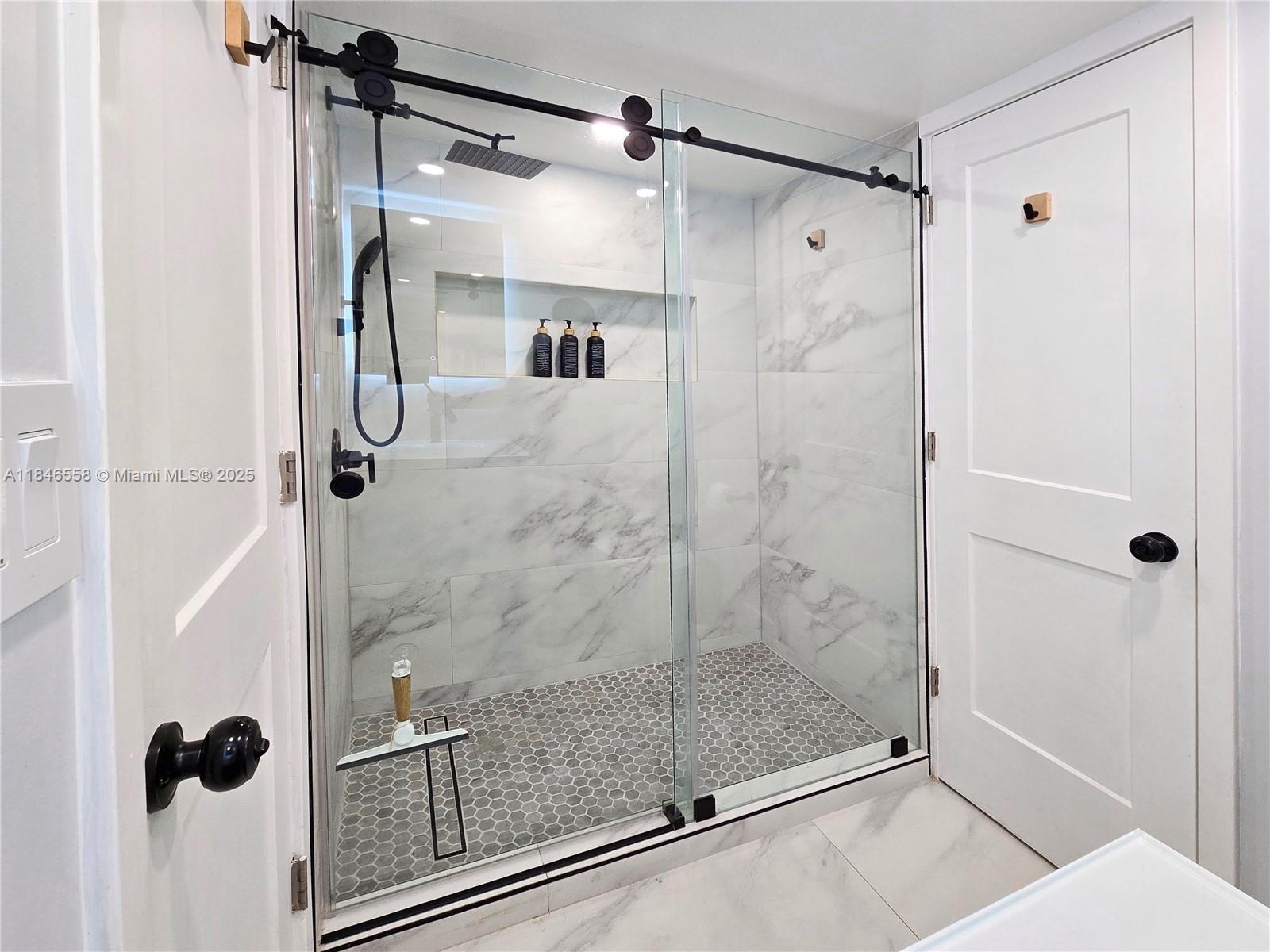 Photo of 20466 34th Ct  (20466), Aventura, Florida, 33180 - Master bathroom