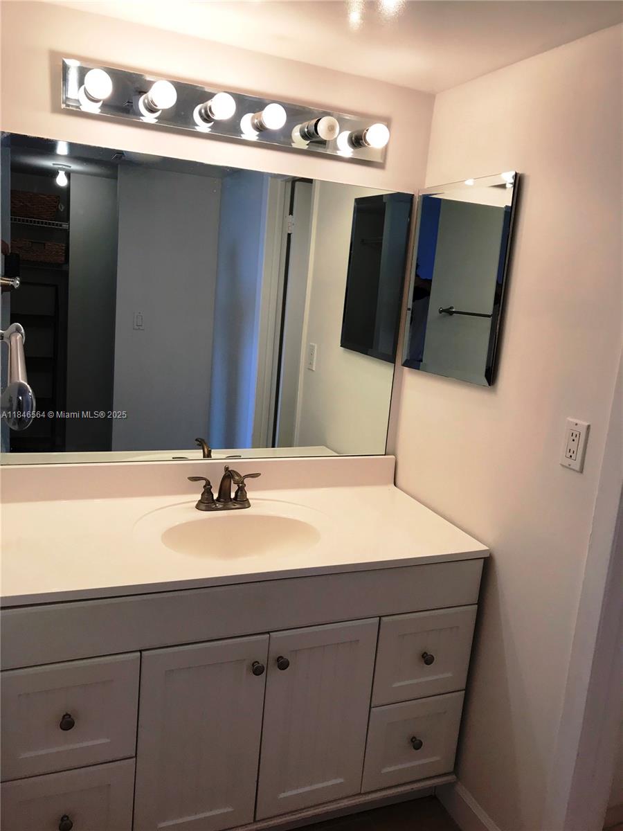 Photo of 3475 Country Club Dr  #516, Aventura, Florida, 33180 - 