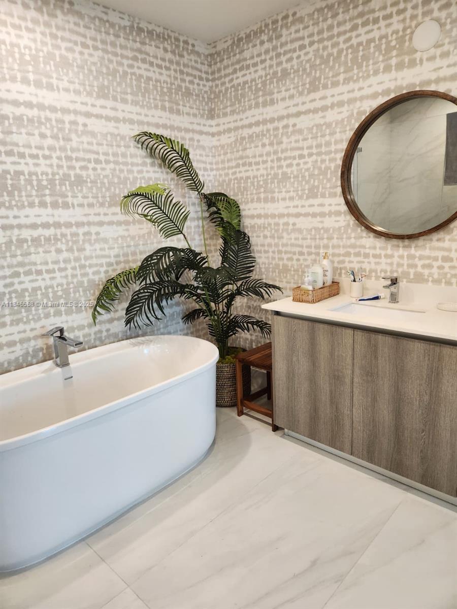 See details 402 2 / 3 1391 sq. ft. $ 2025-07-24 0 Photo