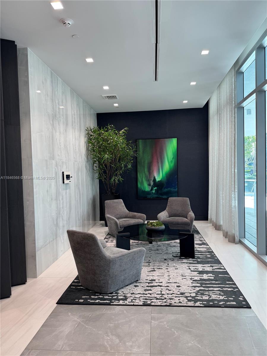 See details 402 2 / 3 1391 sq. ft. $ 2025-07-24 0 Photo