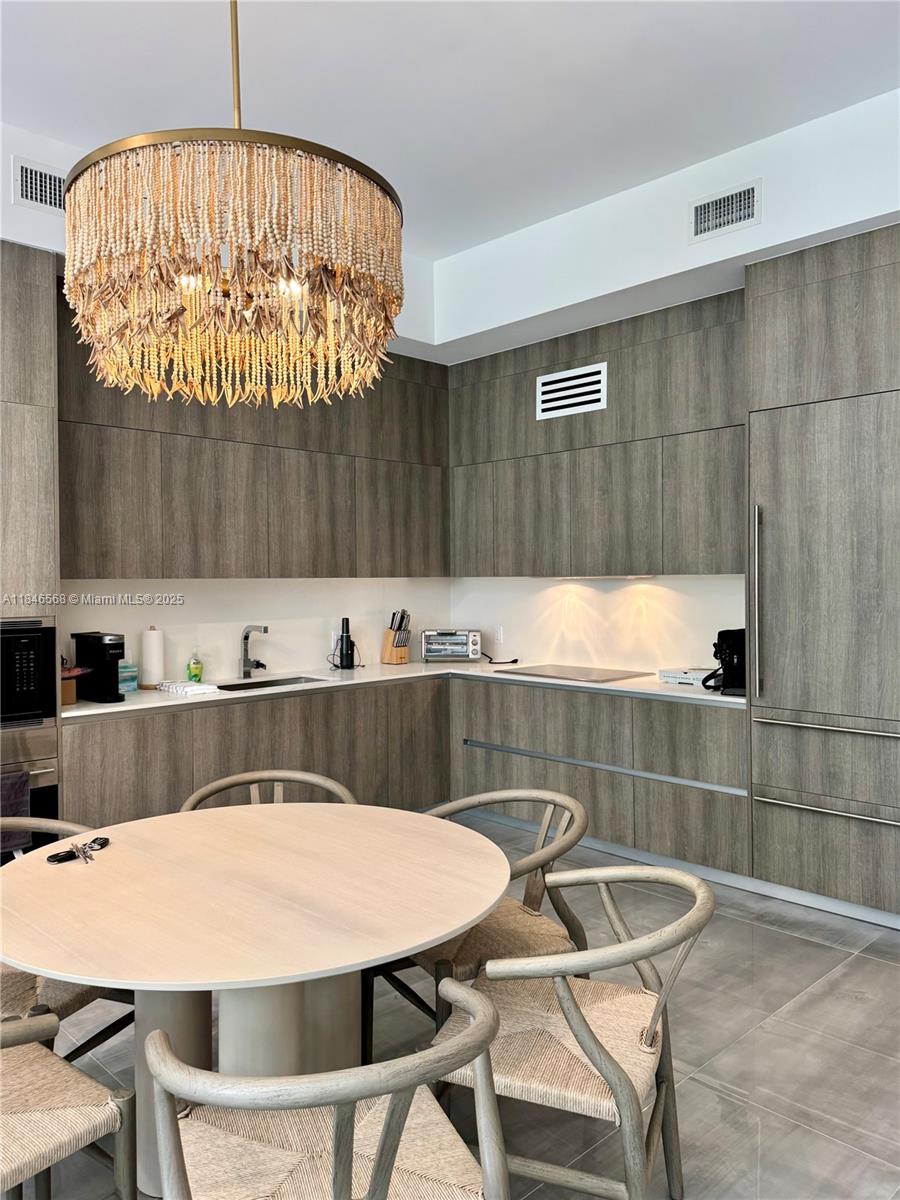 See details 402 2 / 3 1391 sq. ft. $ 2025-07-24 0 Photo