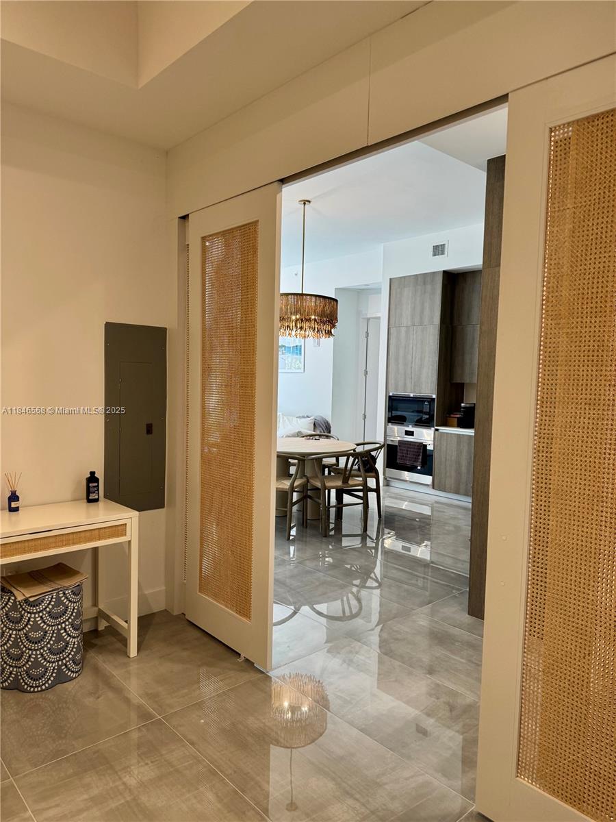 See details 402 2 / 3 1391 sq. ft. $ 2025-07-24 0 Photo