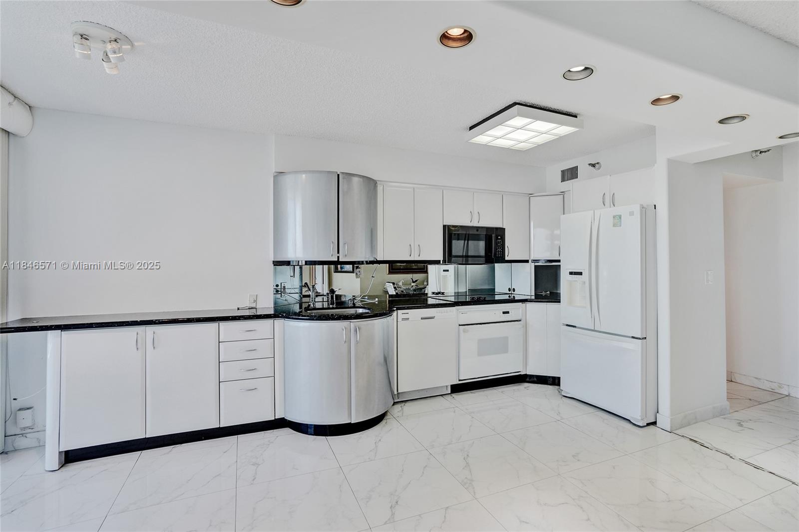 Photo of 19101 Mystic Pointe Dr  #1711, Aventura, Florida, 33180 - 