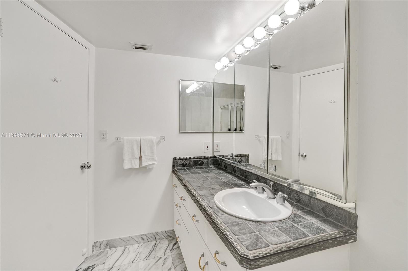 Photo of 19101 Mystic Pointe Dr  #1711, Aventura, Florida, 33180 - 