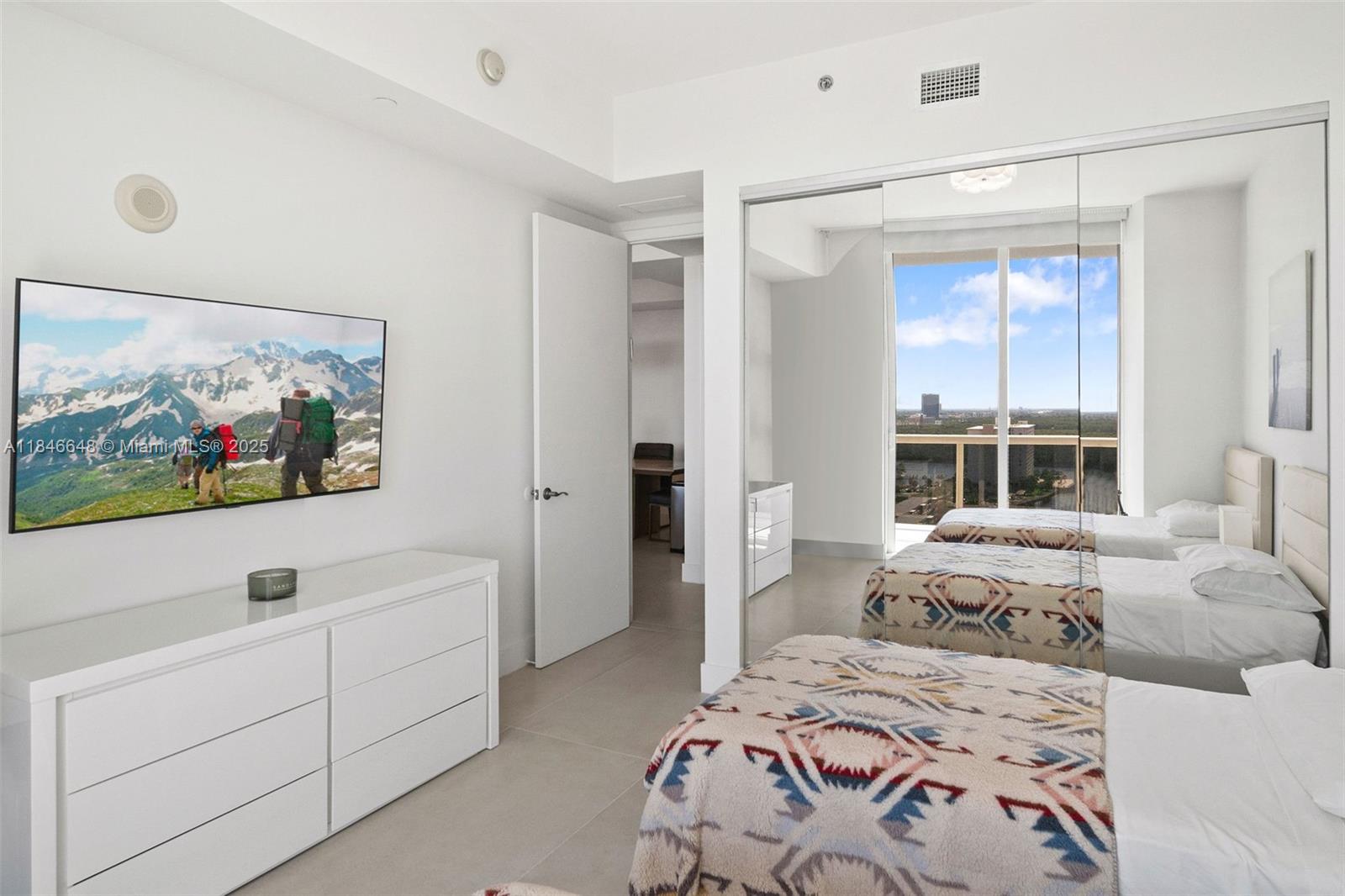 Ver detalles 1805 2 / 2 1463 sq. ft. $ 2025-07-24 0 foto