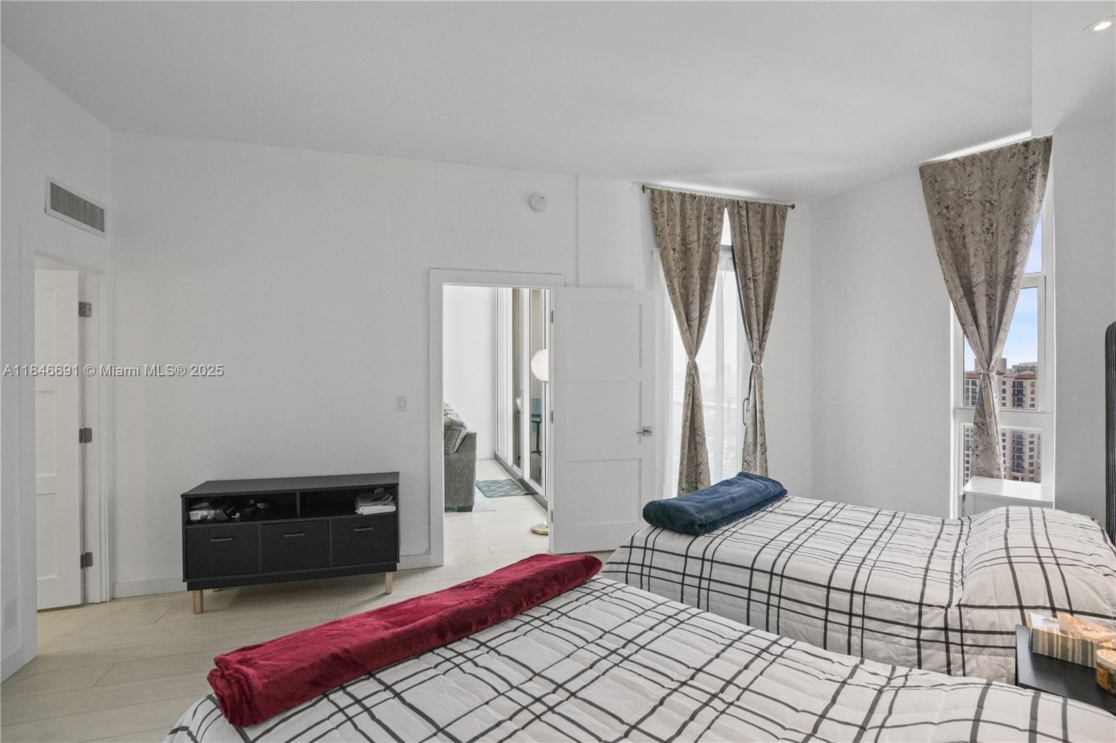 See details PH31 2 / 2 1357 sq. ft. $ 2025-07-24 0 Photo