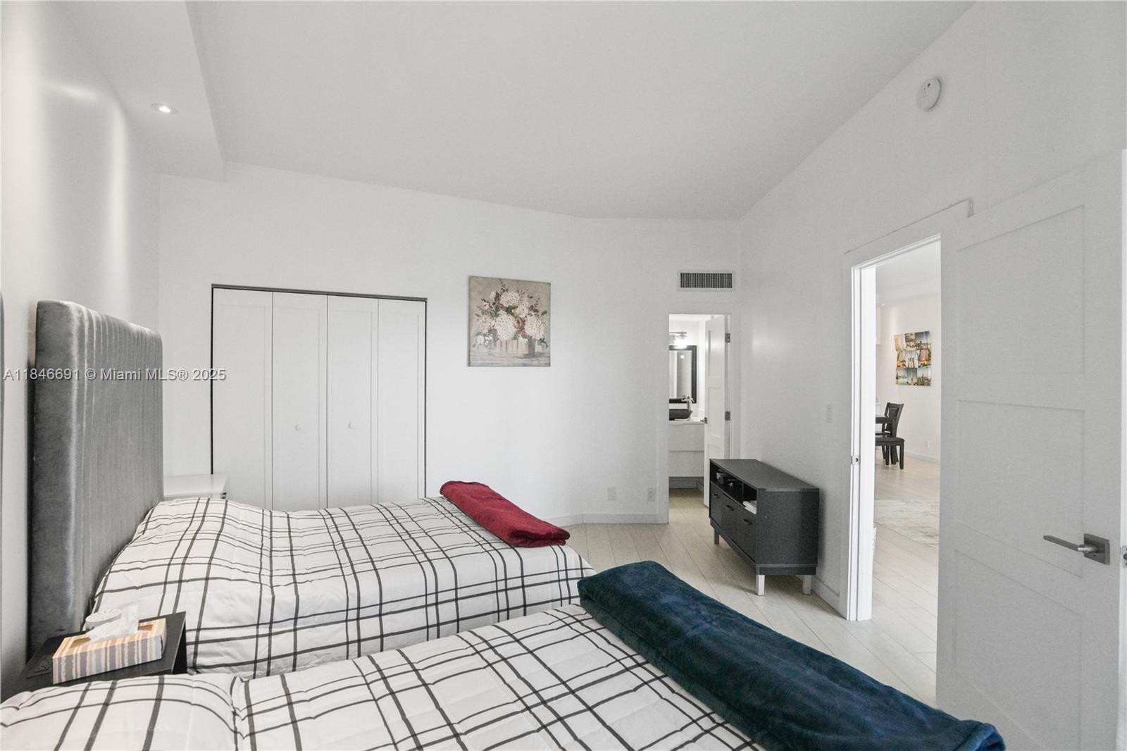 See details PH31 2 / 2 1357 sq. ft. $ 2025-07-24 0 Photo