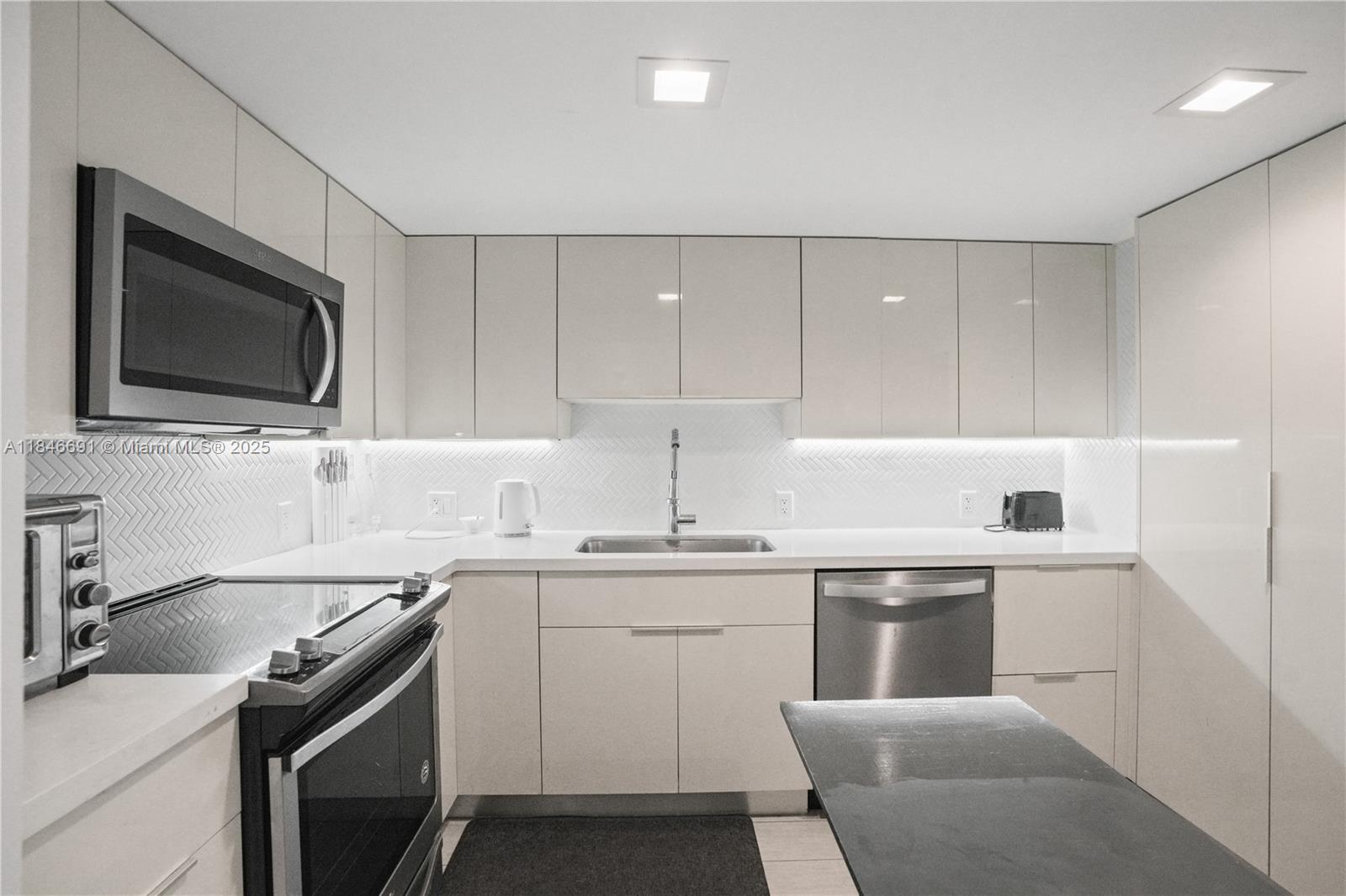 See details PH31 2 / 2 1357 sq. ft. $ 2025-07-24 0 Photo