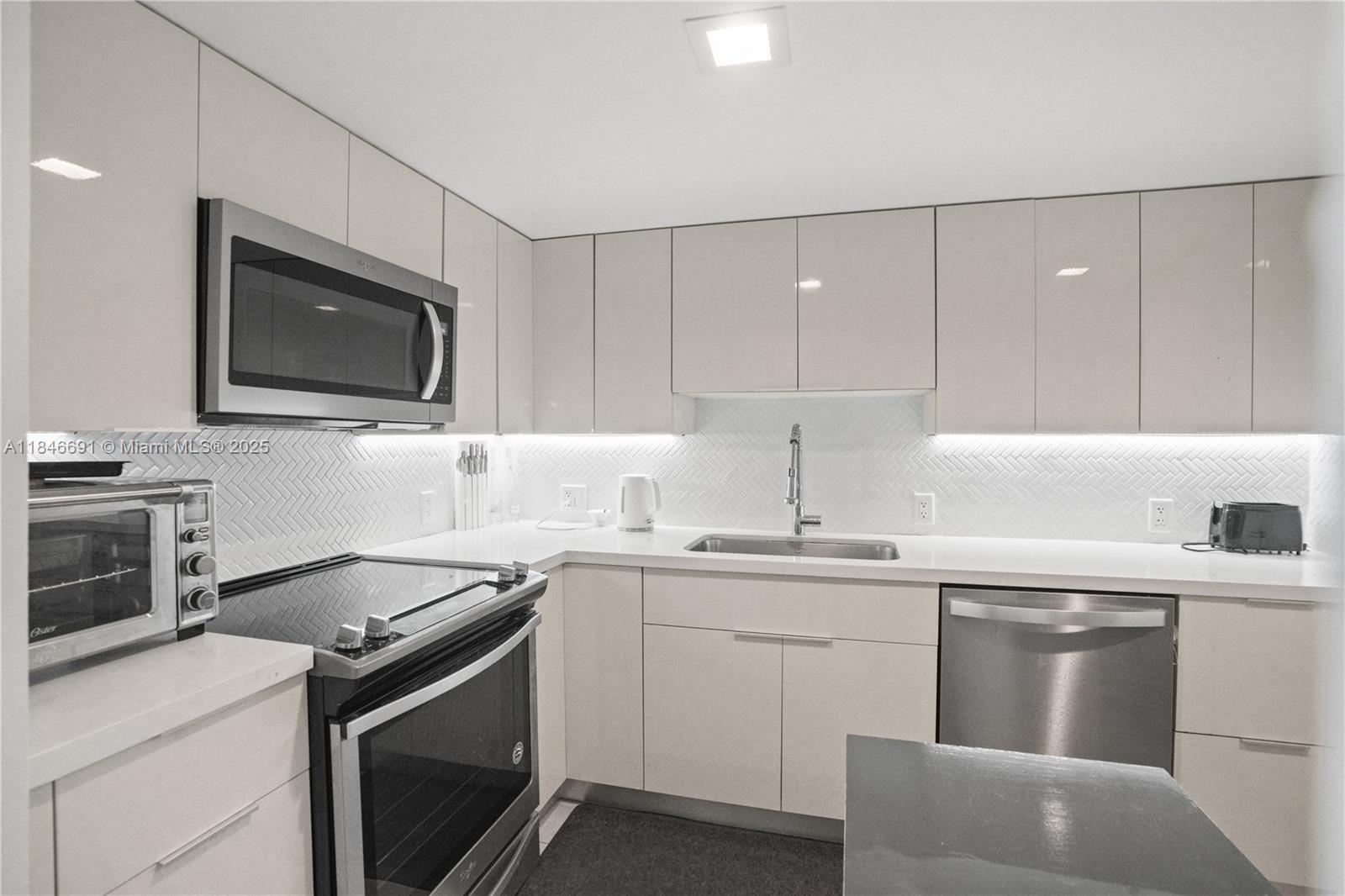 See details PH31 2 / 2 1357 sq. ft. $ 2025-07-24 0 Photo