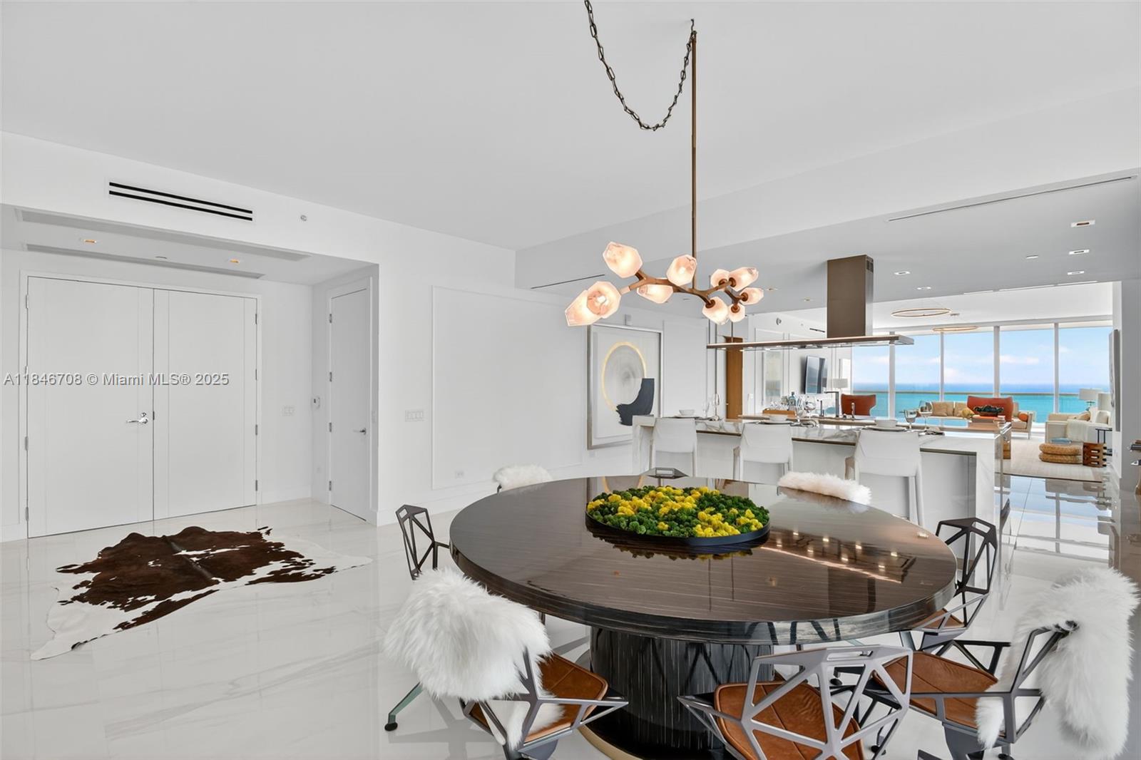 See details 2504 4 / 6 3252 sq. ft. $ 2025-07-24 0 Photo