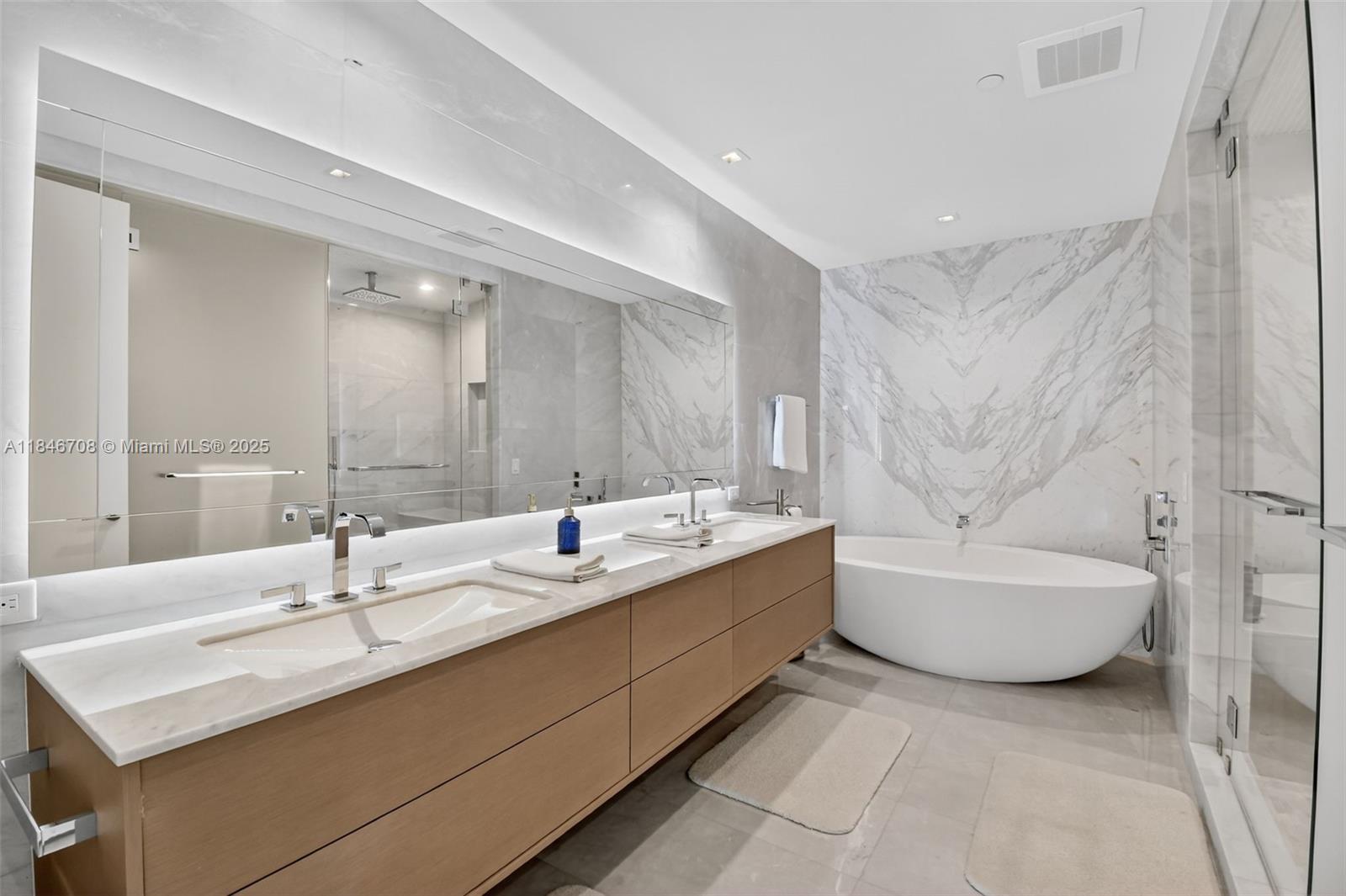 See details 2504 4 / 6 3252 sq. ft. $ 2025-07-24 0 Photo