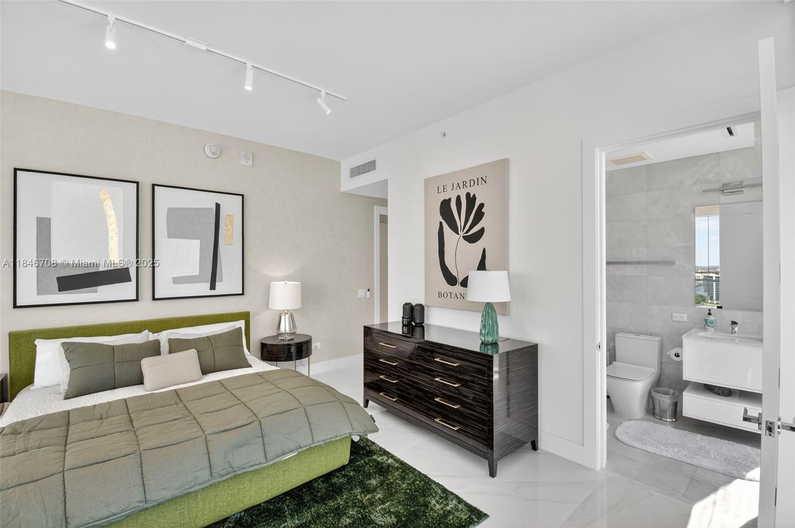 See details 2504 4 / 6 3252 sq. ft. $ 2025-07-24 0 Photo