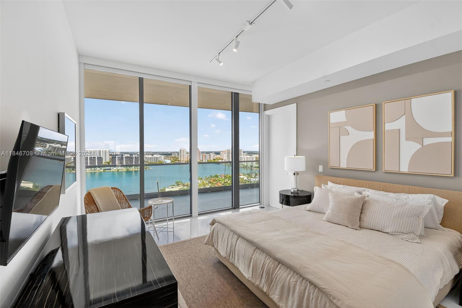 See details 2504 4 / 6 3252 sq. ft. $ 2025-07-24 0 Photo