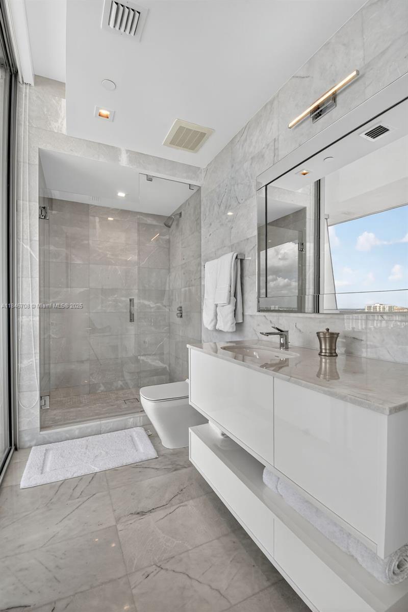 See details 2504 4 / 6 3252 sq. ft. $ 2025-07-24 0 Photo