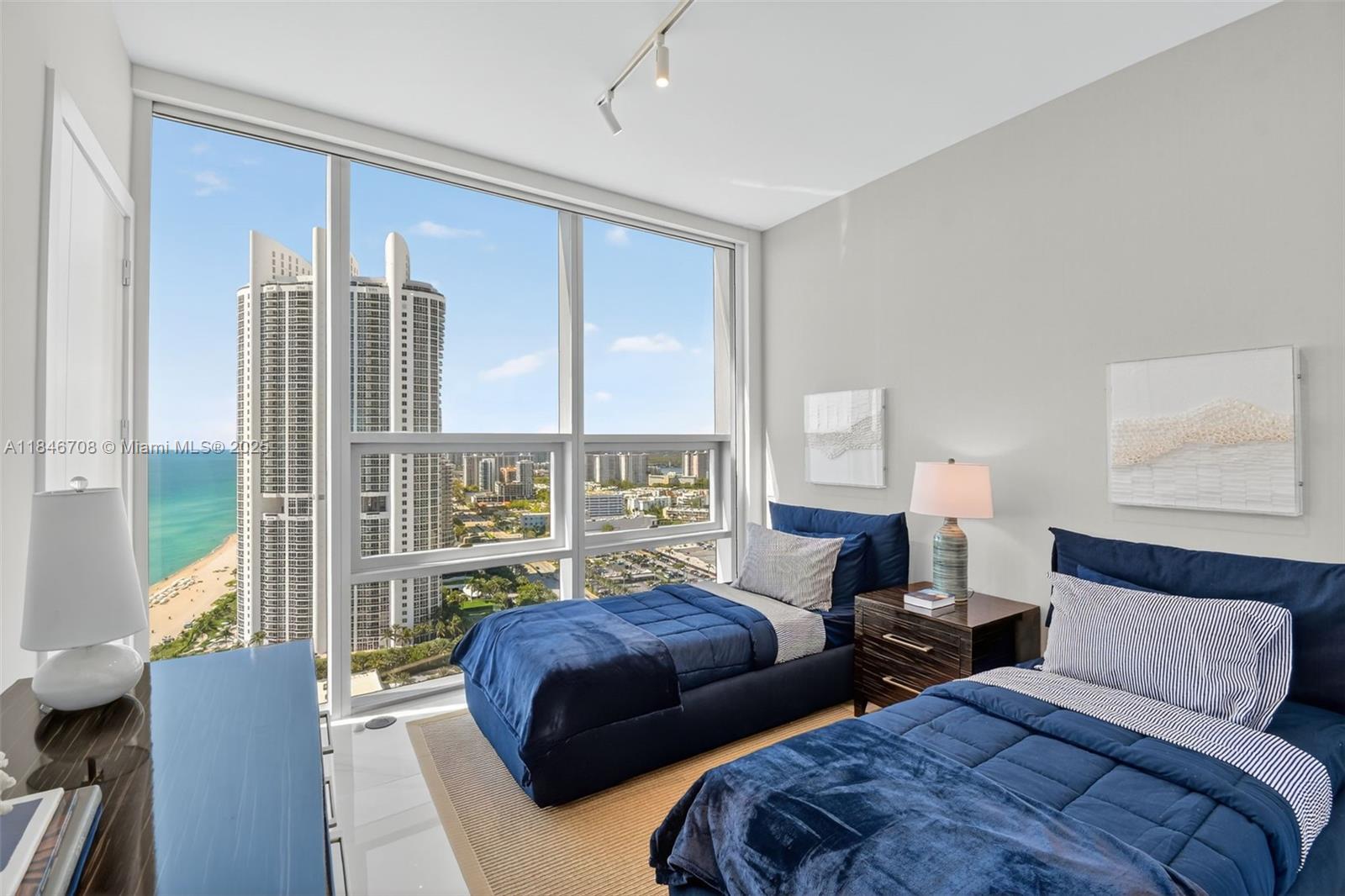 See details 2504 4 / 6 3252 sq. ft. $ 2025-07-24 0 Photo