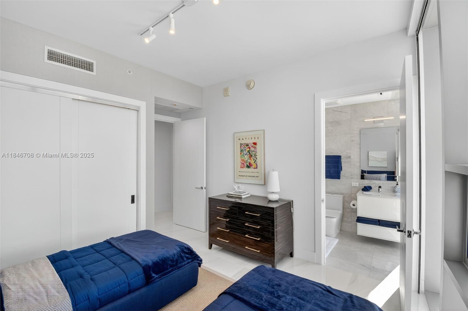 See details 2504 4 / 6 3252 sq. ft. $ 2025-07-24 0 Photo
