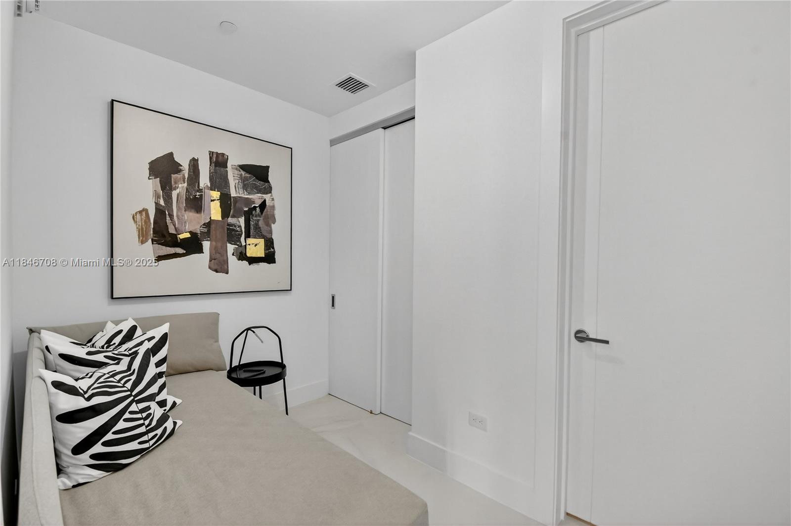 See details 2504 4 / 6 3252 sq. ft. $ 2025-07-24 0 Photo