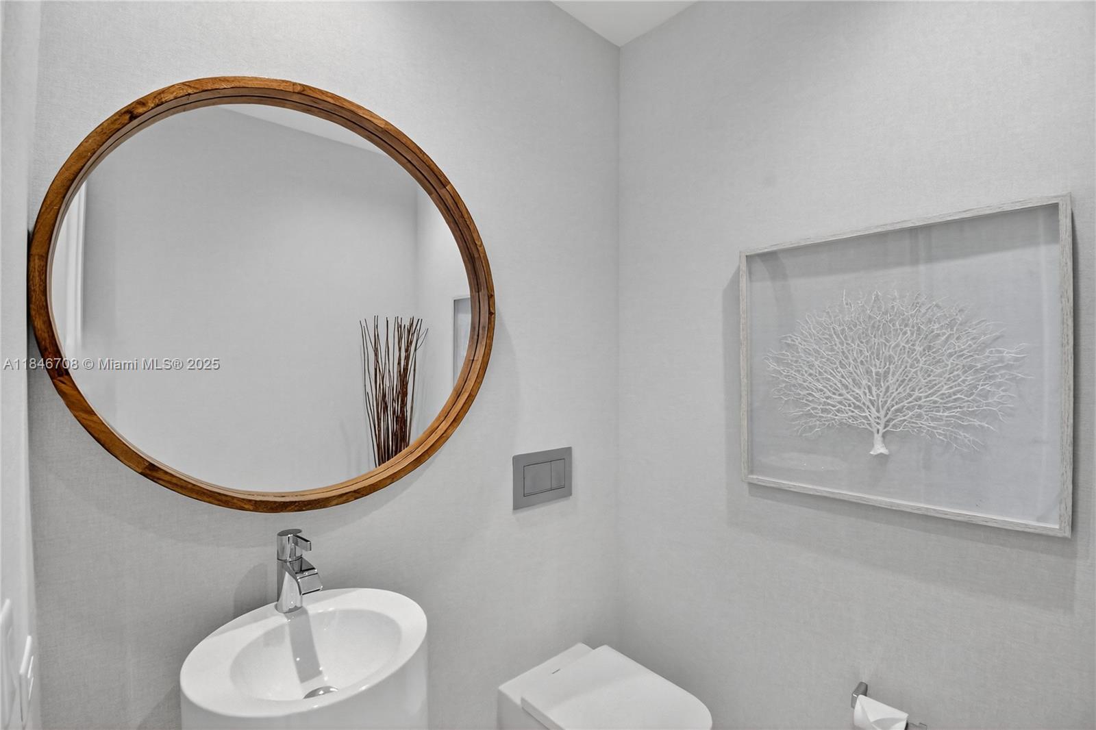 See details 2504 4 / 6 3252 sq. ft. $ 2025-07-24 0 Photo