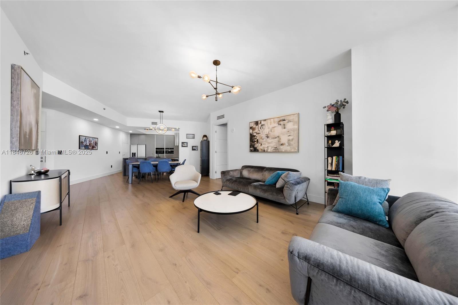 See details 707 2 / 3 2106 sq. ft. $ 2025-07-29 0 Photo