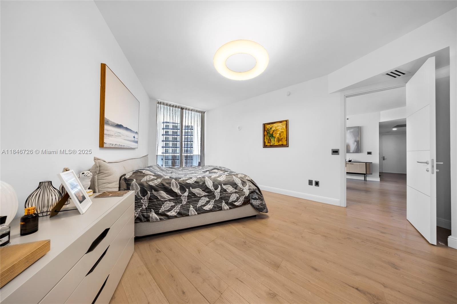 See details 707 2 / 3 2106 sq. ft. $ 2025-07-29 0 Photo