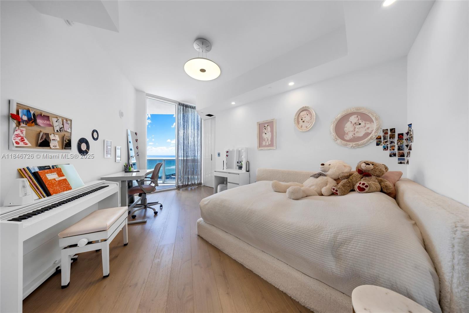 See details 707 2 / 3 2106 sq. ft. $ 2025-07-29 0 Photo