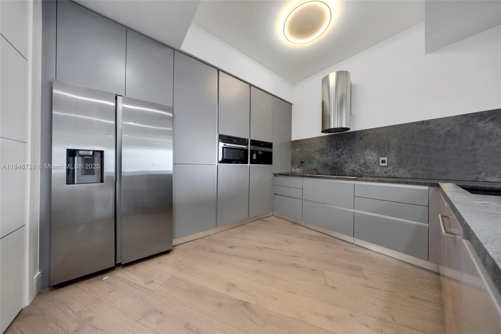 See details 707 2 / 3 2106 sq. ft. $ 2025-07-29 0 Photo