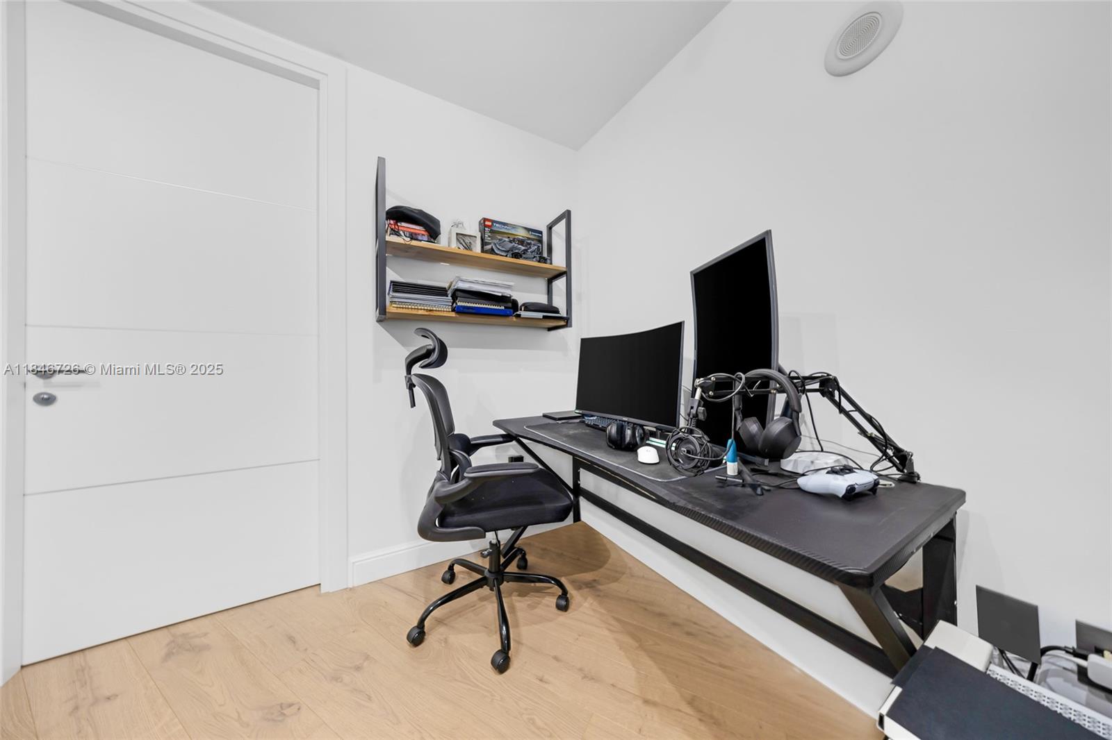 See details 707 2 / 3 2106 sq. ft. $ 2025-07-29 0 Photo