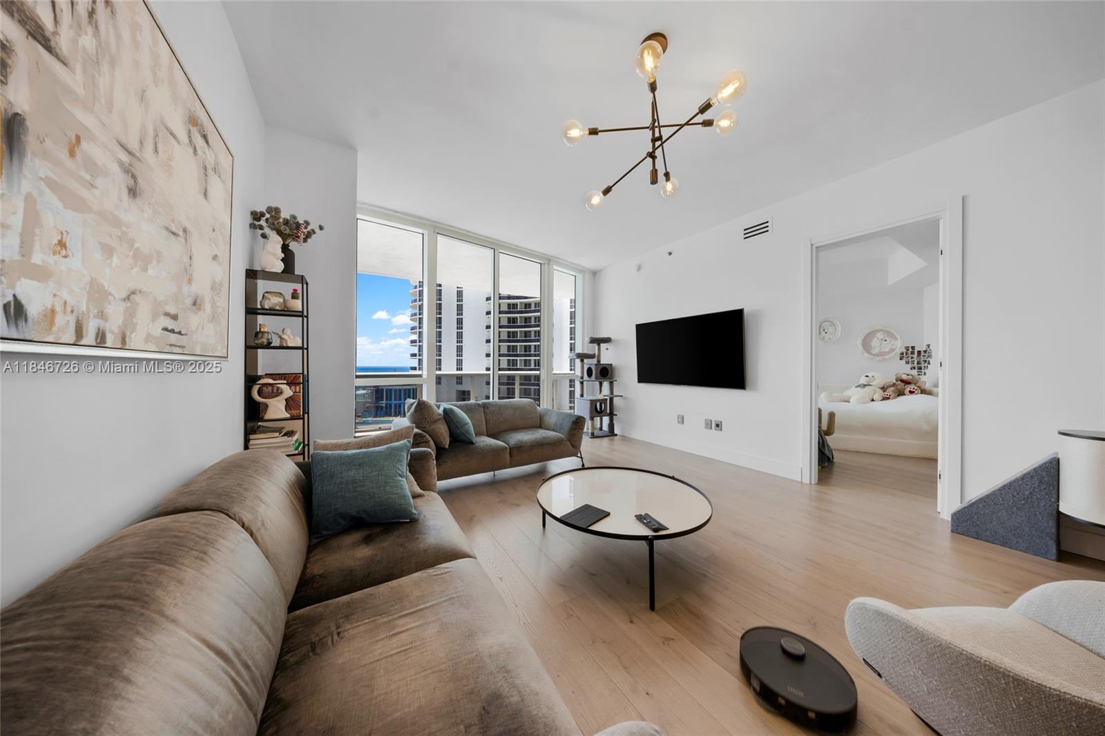 See details 707 2 / 3 2106 sq. ft. $ 2025-07-29 0 Photo