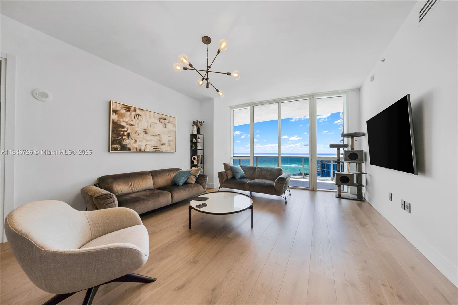 See details 707 2 / 3 2106 sq. ft. $ 2025-07-29 0 Photo