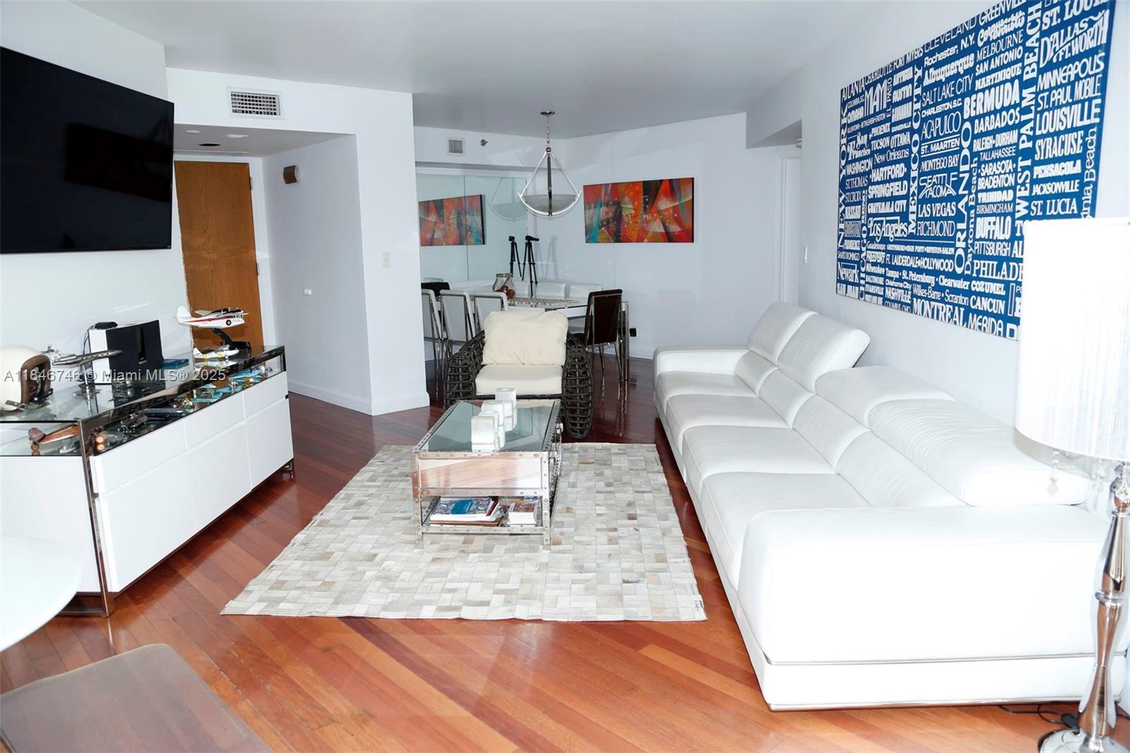 See details 1000 2 / 2 1300 sq. ft. $ 2025-07-24 0 Photo