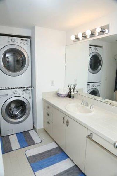 See details 1000 2 / 2 1300 sq. ft. $ 2025-07-24 0 Photo
