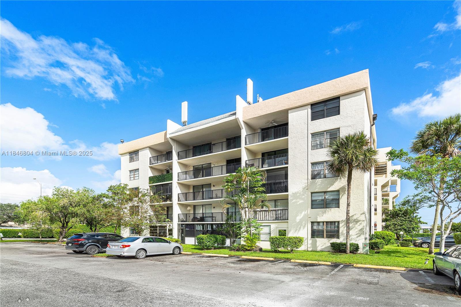 See details 413 1 / 2 808 sq. ft. $ 2025-07-25 0 Photo