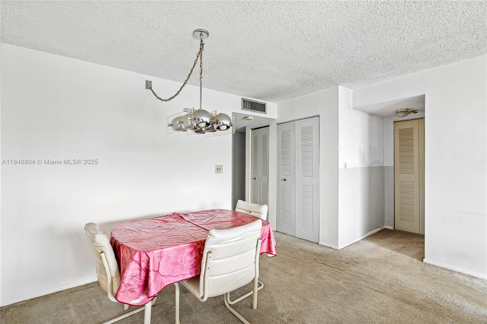 See details 413 1 / 2 808 sq. ft. $ 2025-07-25 0 Photo