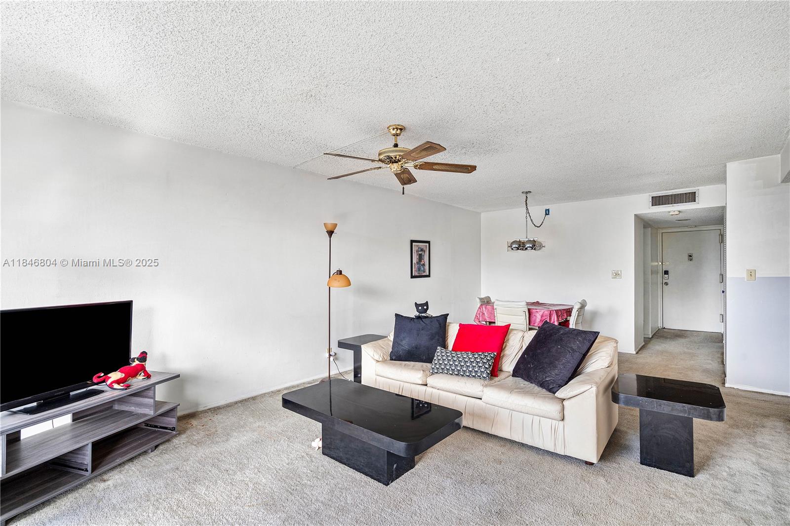 See details 413 1 / 2 808 sq. ft. $ 2025-07-25 0 Photo