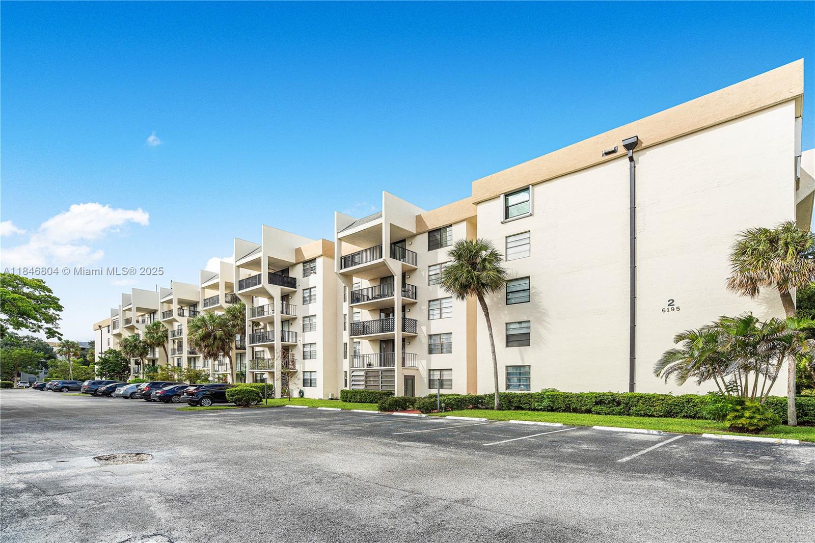 See details 413 1 / 2 808 sq. ft. $ 2025-07-25 0 Photo