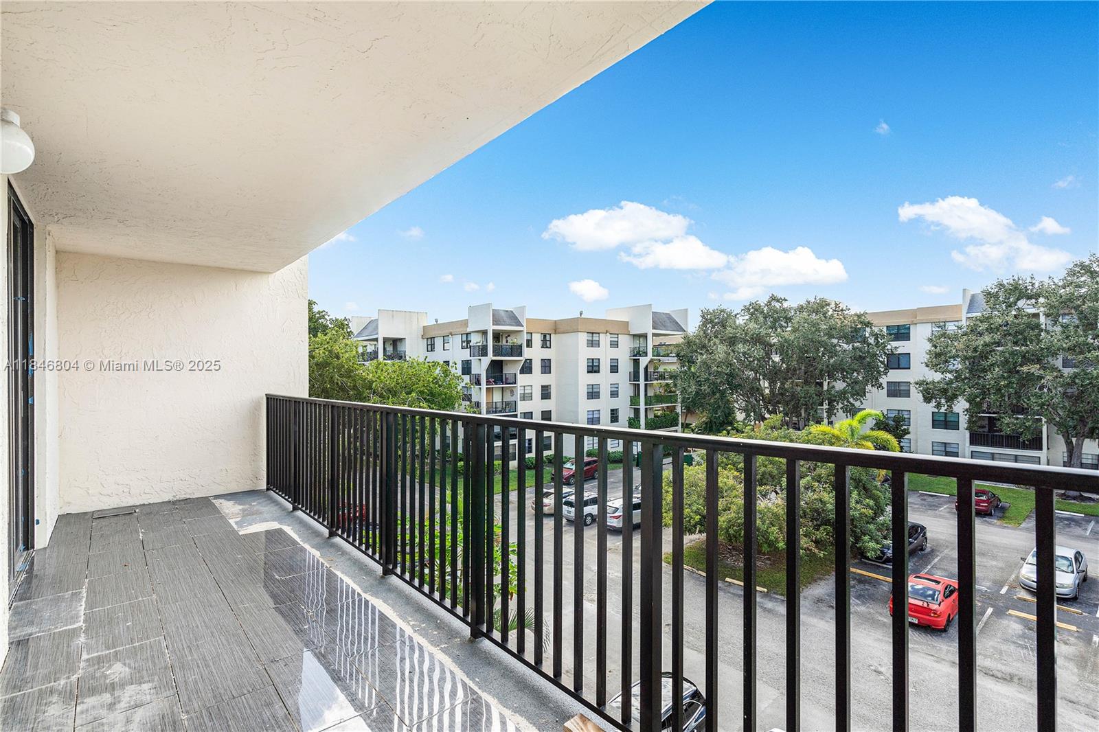 See details 413 1 / 2 808 sq. ft. $ 2025-07-25 0 Photo