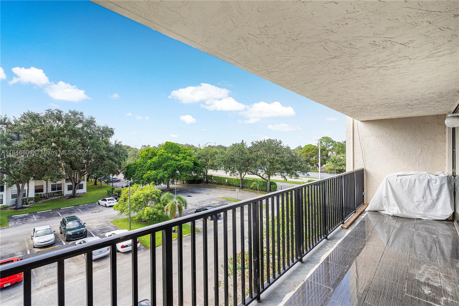 See details 413 1 / 2 808 sq. ft. $ 2025-07-25 0 Photo