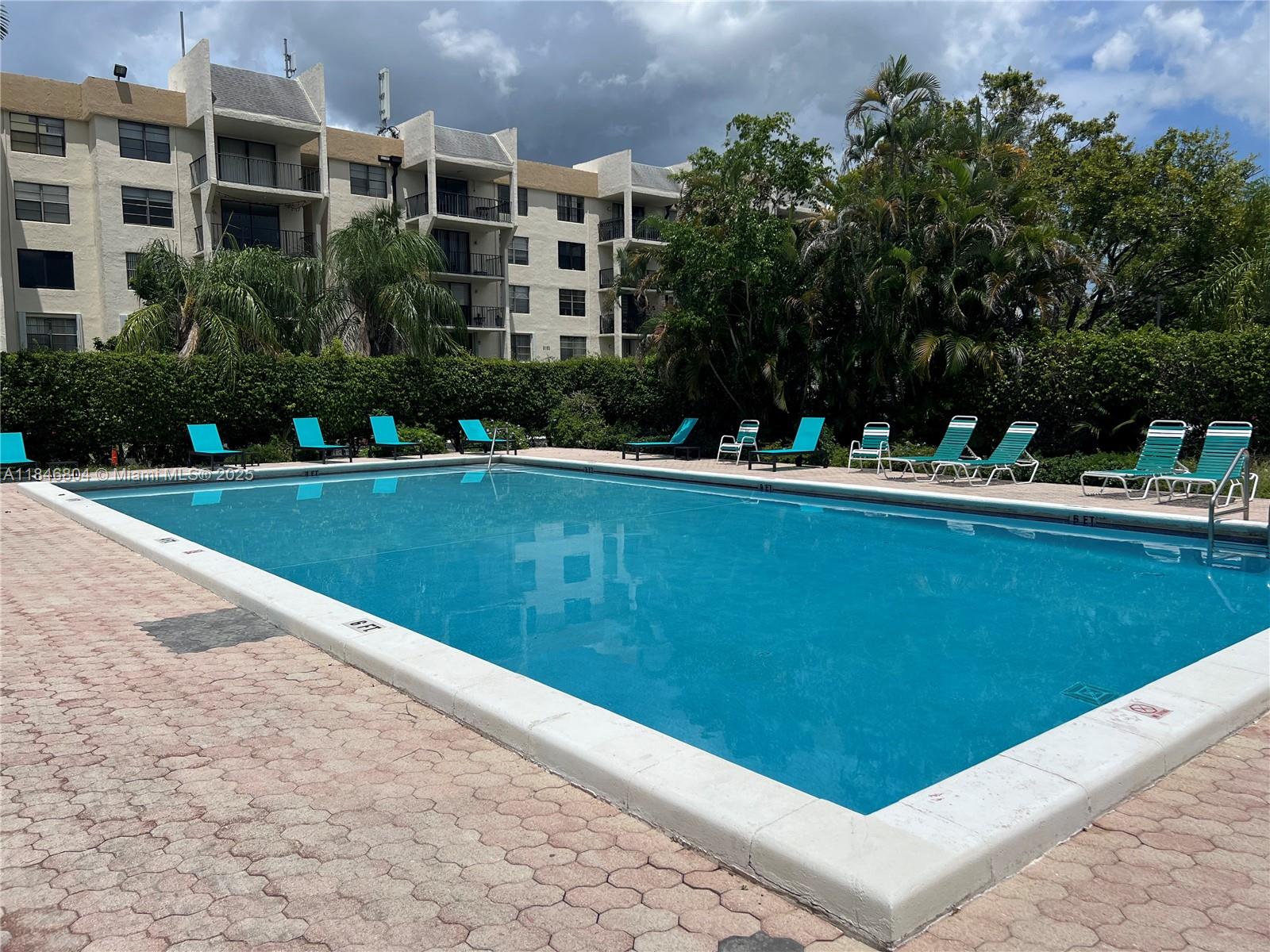 See details 413 1 / 2 808 sq. ft. $ 2025-07-25 0 Photo