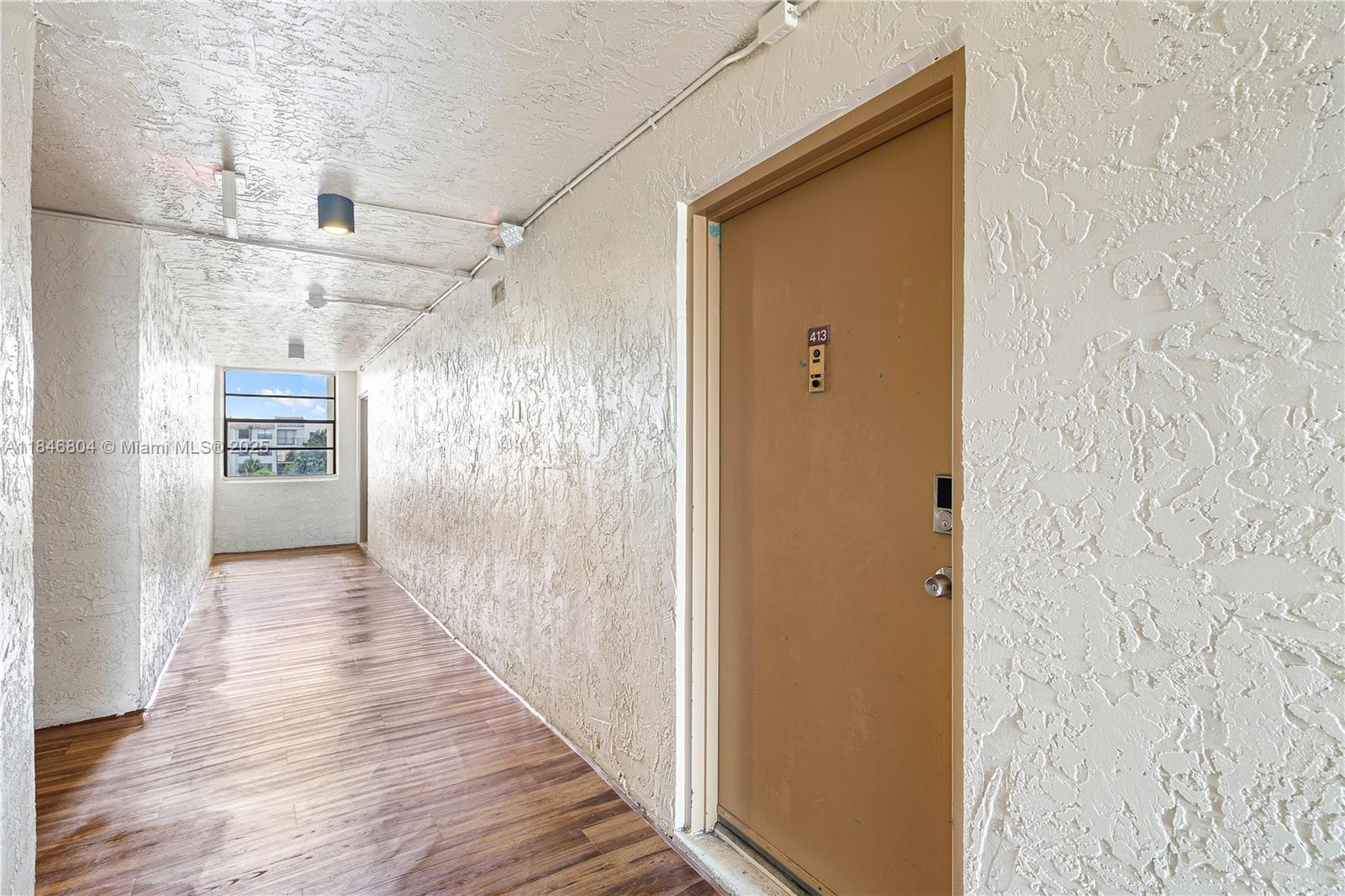 See details 413 1 / 2 808 sq. ft. $ 2025-07-25 0 Photo