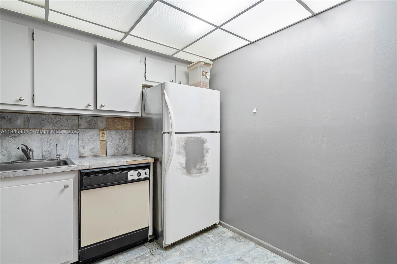 See details 413 1 / 2 808 sq. ft. $ 2025-07-25 0 Photo
