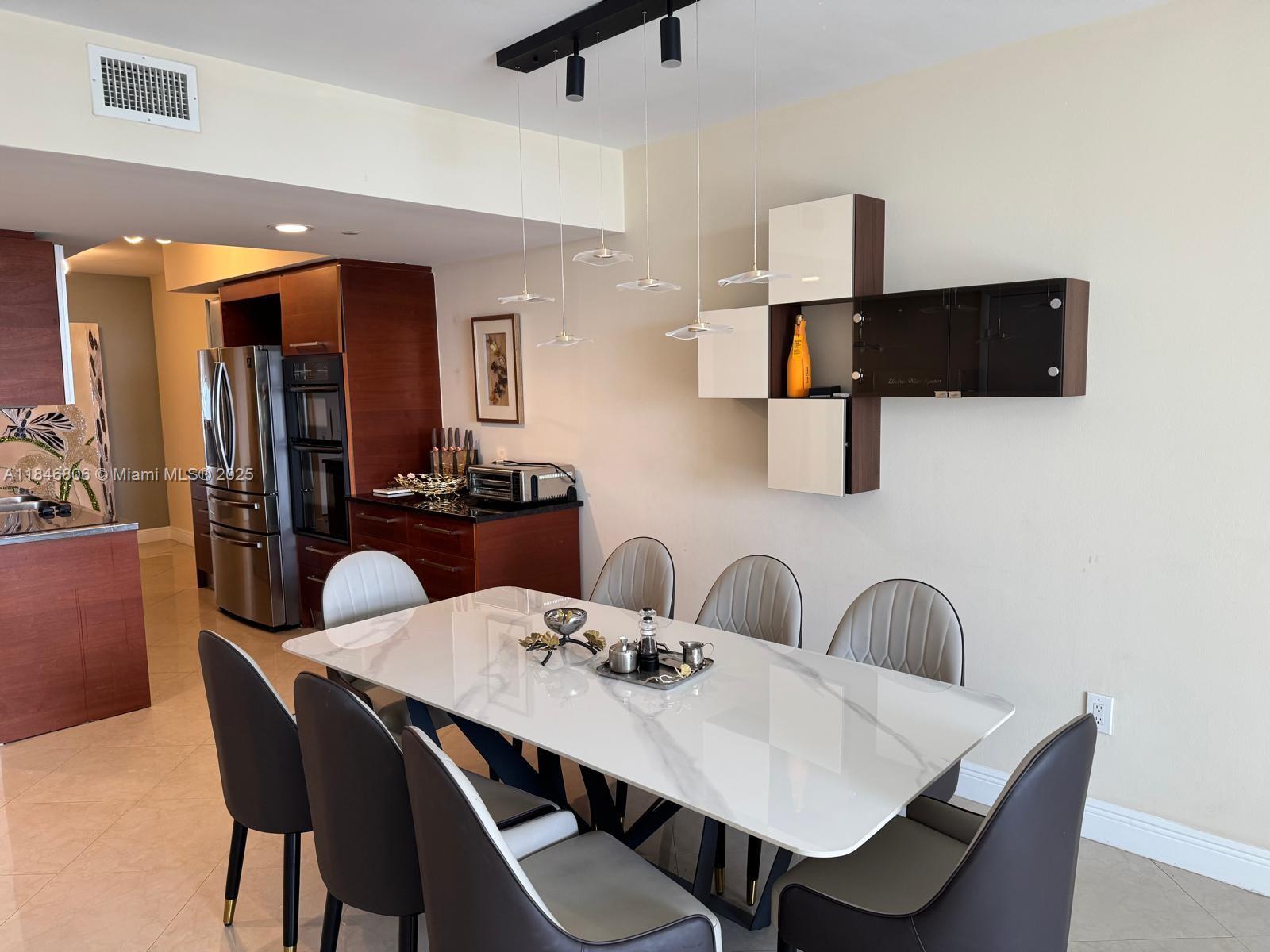 See details 3208 3 / 3 1571 sq. ft. $ 2025-07-25 0 Photo